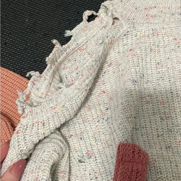 Women’s Sweater Bundle - Picture 2 of 4